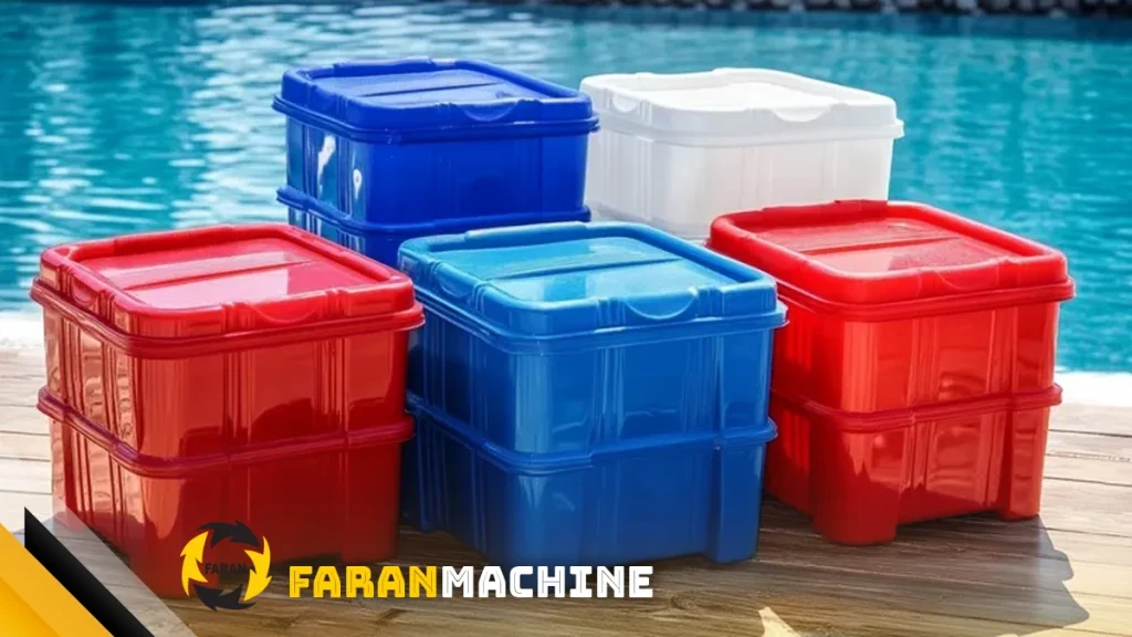 مخزن پلاستیکی آب و اتصالات آبیاری تولیدشده با تزریق پلاستیک در محیط کشاورزی.

