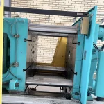 نمای دیگری از دستگاه تزریق پلاستیک کارکرده